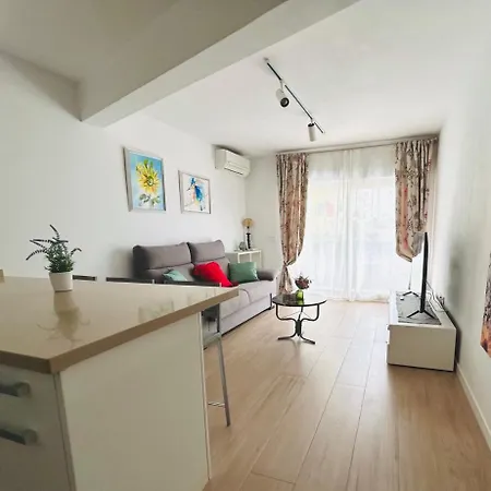 Apartamento Iris 5 Minutos De La Playa, Centro De Ciudad *